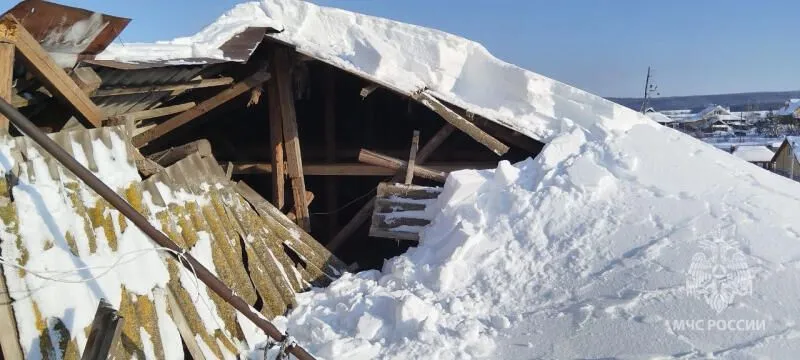 Опасность снежных масс на крышах: рекомендации Главного управления МЧС России по Нижегородской области для населения